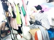 刚认识不久的骚女友约我到她租的小房子里打炮