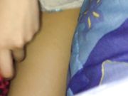 骚女友第一次上床就在被子里面给我打飞机