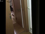 偷拍邻家身材极好的美女洗澡换衣服