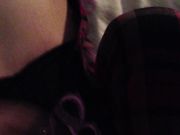 在亲戚家寄宿 半夜摸到表妹的房间捏捏她的小乳头