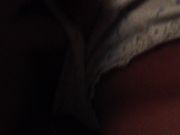 在亲戚家寄宿 半夜摸到表妹的房间捏捏她的小乳头