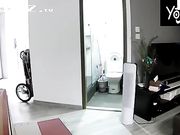 黑客破解家庭摄像头一家三口重点监控年轻貌身材很正点的女主人