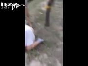 野战系列之三男一女小树林AV拍摄无限激情