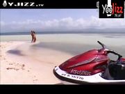 富二代花大价钱请数位二线小明星游艇party 沙滩上激情打炮