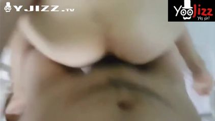 和单位新来的女大学生开房 骚货的逼毛茂密性欲强 嘴里说不要下面夹着鸡巴不放