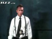 飙车妹子被交警带走 审讯室3P狂操