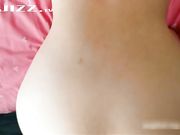 大屌宅男家中爆插穿着红肚兜的嫩嫂子