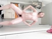 完美身材逼毛性感的艺校妹子家中浴室全裸跳劲舞