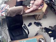 水滴摄像头监控偷拍小姐姐吃着大鸡巴用手机玩自拍