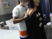 嫩妹馨馨背着男友和网友酒店3P