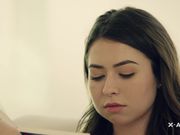 漂亮肉嘟嘟的丰满妹子太会舔吸鸡巴了看的刺激