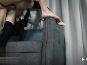 穿着超短裙黑丝和大J8男友在沙发上操逼口交足交一起上射了一丝袜