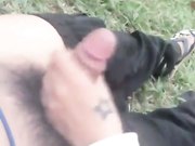 太牛逼了大白天帅哥和妹子马路边车来车往的草地上露出做爱