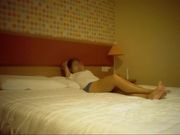 平时在单位一本正经的美女会计和单位领导酒店偷情啪啪