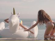 这样的生活绝对是人生巅峰，游玩搞两个漂亮的娇嫩美女双飞啪啪