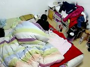 破解家庭网络摄像头偷拍简陋出租屋打工夫妻过性生活