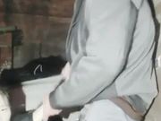 骚货女主播晚上跟两个大叔野战