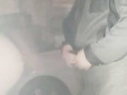 骚货女主播晚上跟两个大叔野战