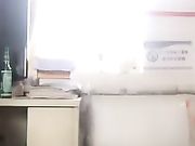 在某通公司业务代办点上班的妹子在办公室发骚露奶脱裤自摸摸出水