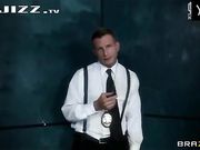 火爆风骚美女一边开车一边抠逼自慰 被2个交警猛男带回警局爆操