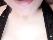 大奶美颜女主播自慰在洗手间把自己玩尿了