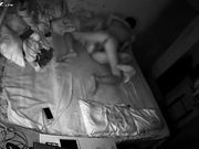 小两口在家关灯啪啪 可惜摄像头有夜视功能被拍的清清楚楚 两个奶子是极品