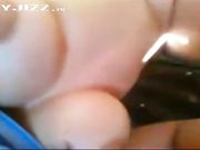 颜值不错的小骚货户外开直播 先露奶子后露屄