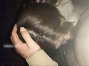 小情侣找刺激晚上来到荒郊野外打野炮妹子先撒泡尿再吃肉棒啪啪