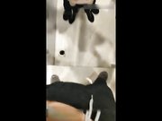 KTV卫生间包房一边唱一边操逼真缺德拿喝酒杯洗鸡巴-1