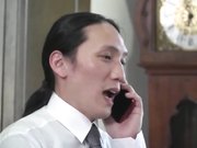 産AV劇情-黃瓜招待所老板娘親自接待男翻譯到酒吧瘋狂海上