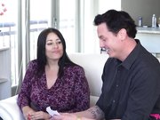 把两个漂亮的姐姐一一勾搭上插入做爱差点被父母发现刺激性奋啪啪