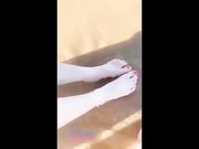 美少女小荷伴遊倆富二代雪地口交海景房啪啪-1