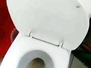 干儿子看完黄片看到妈妈在换衣服浑身欲火忍不住把妈妈扑倒强搞