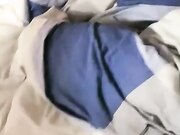 丰满身材毛毛浓密大屁股少妇和炮友激情啪啪，床边翘起屁股后入