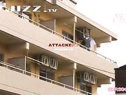 在男友面前被男友的大屌上司疯狂抽插他却无动于衷