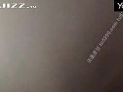 漂亮小女友制服诱惑在家里的床上主动勾引给我舔鸡巴