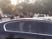 现实抓小三 还是原配厉害 不顾众人围观扒光小三一顿打