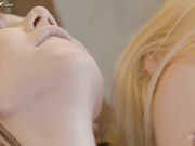 高颜值妹妹欲望难耐进入姐姐睡房解渴