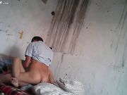 棚户区站街女为了赚钱连续接客 最后B里都没水了客户抱怨不已