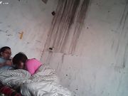 棚户区站街女为了赚钱连续接客 最后B里都没水了客户抱怨不已