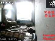 双机位拍摄素质哥单身宿舍双飞两个兼职卖保健品的气质少妇