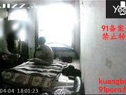 双机位拍摄素质哥单身宿舍双飞两个兼职卖保健品的气质少妇