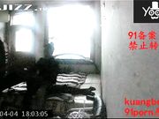 双机位拍摄素质哥单身宿舍双飞两个兼职卖保健品的气质少妇