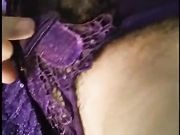 网红妹子为了吸引眼球把自慰用过的袜子吞到嘴里了舔舔自己的淫水是啥味道