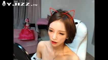 极品高颜值美女主播摄像头前摆弄自己的大奶子