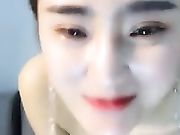 最近某聊天平台很火的范大小姐全裸大尺度诱惑2