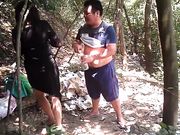 2017重磅小树林猪肉佬垃圾山轮战两个打扮时尚风韵犹存的小姐