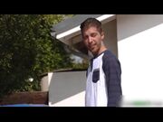 隔壁女邻居让我帮忙用口爆报答我