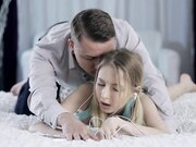 品俄罗斯极品白人女神妮基亚出演在你的梦里可爱双马尾听音乐时被帅哥爆操