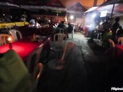 洋土豪一顿烧烤搞定一个小姐姐 带回酒店啪啪啪 身材还不错哦